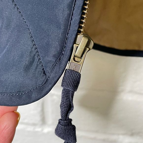 J. Crew Quilted Walker zip up vest Navy Tan Men’s Sz XL - Picture 7 of 10